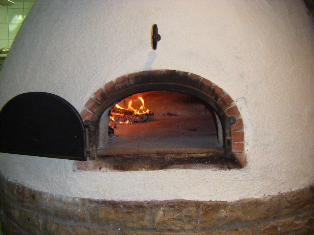Une pizzeria dans une cave rénovée